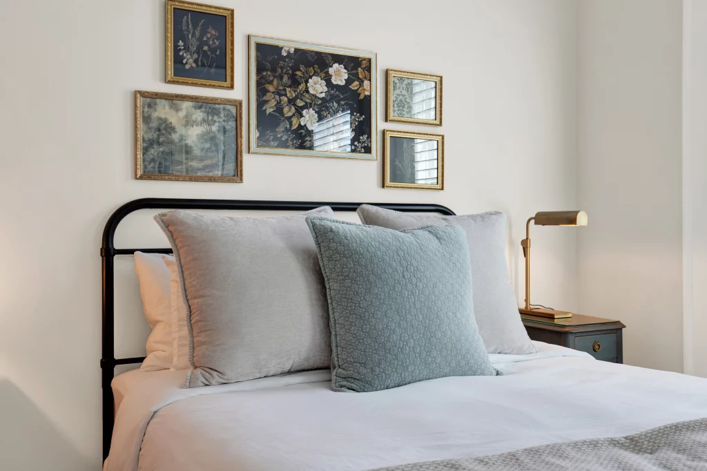 Dresser in 3rd bedroom.