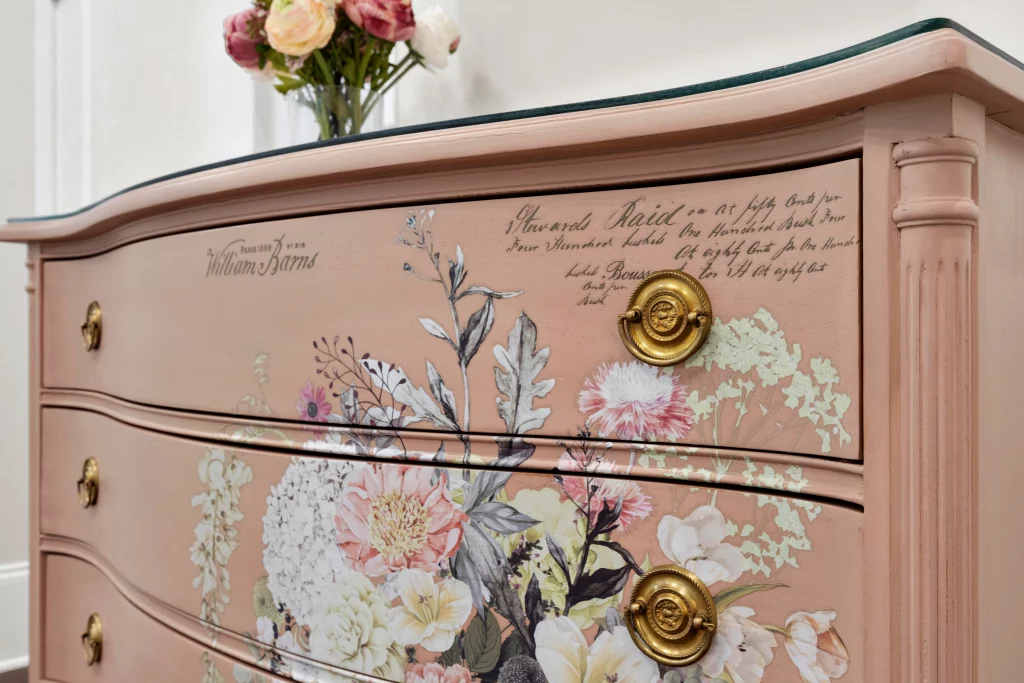 Dresser in 3rd bedroom.